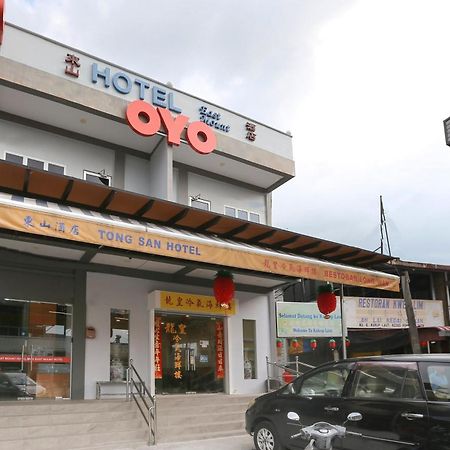 Oyo 89915 East Mount Hotel Kukup Kültér fotó