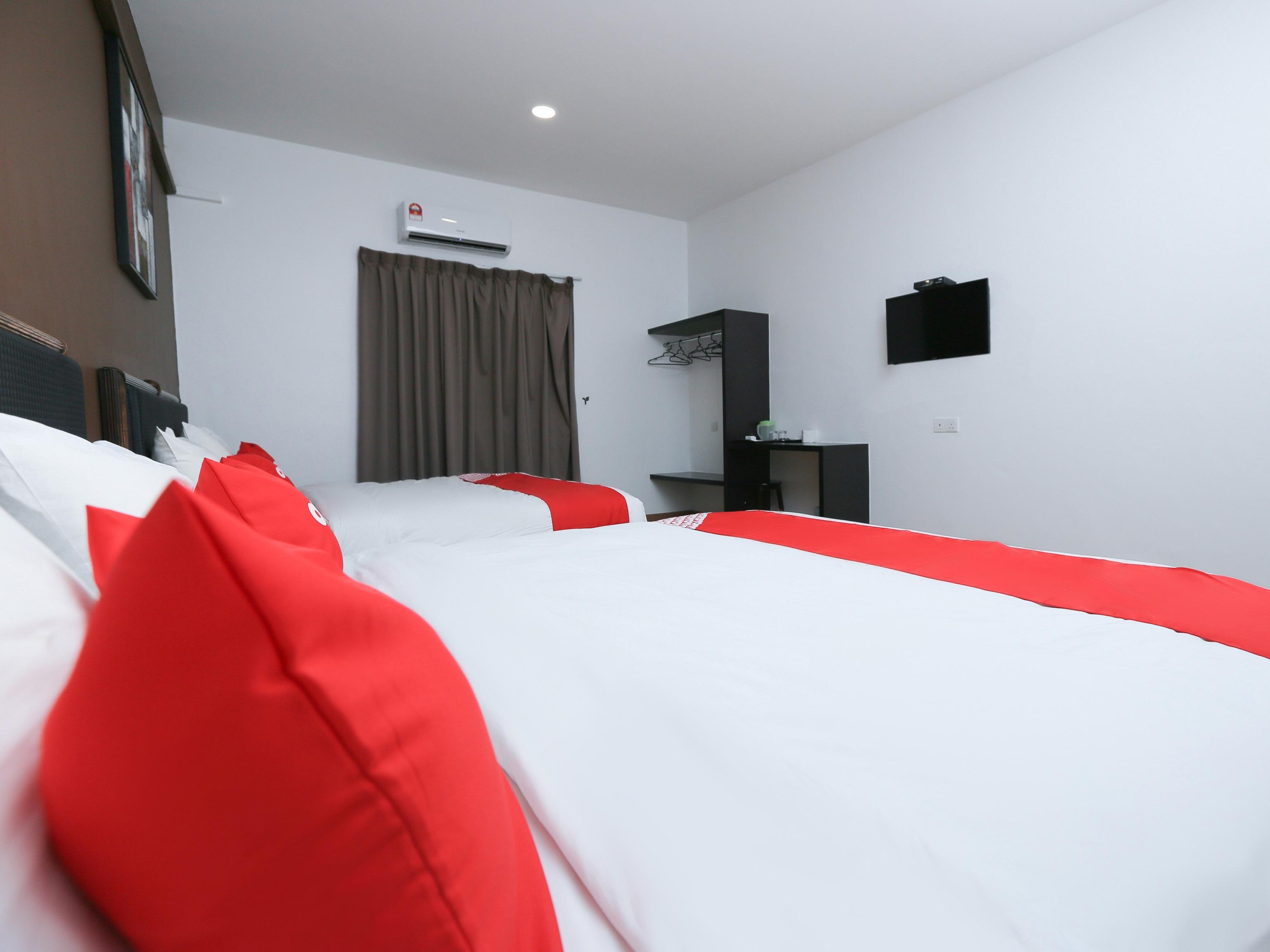 Oyo 89915 East Mount Hotel Kukup Kültér fotó