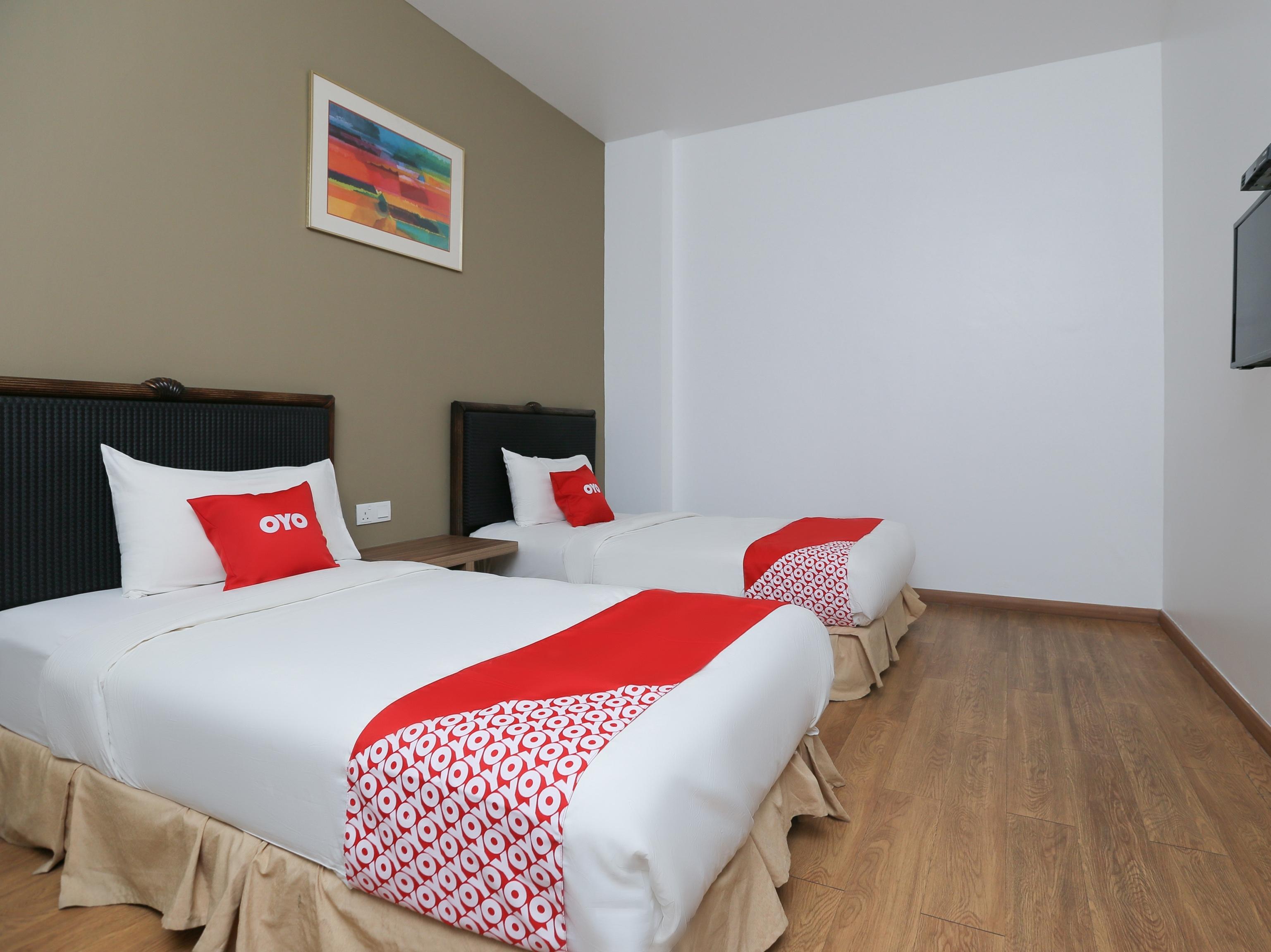 Oyo 89915 East Mount Hotel Kukup Kültér fotó