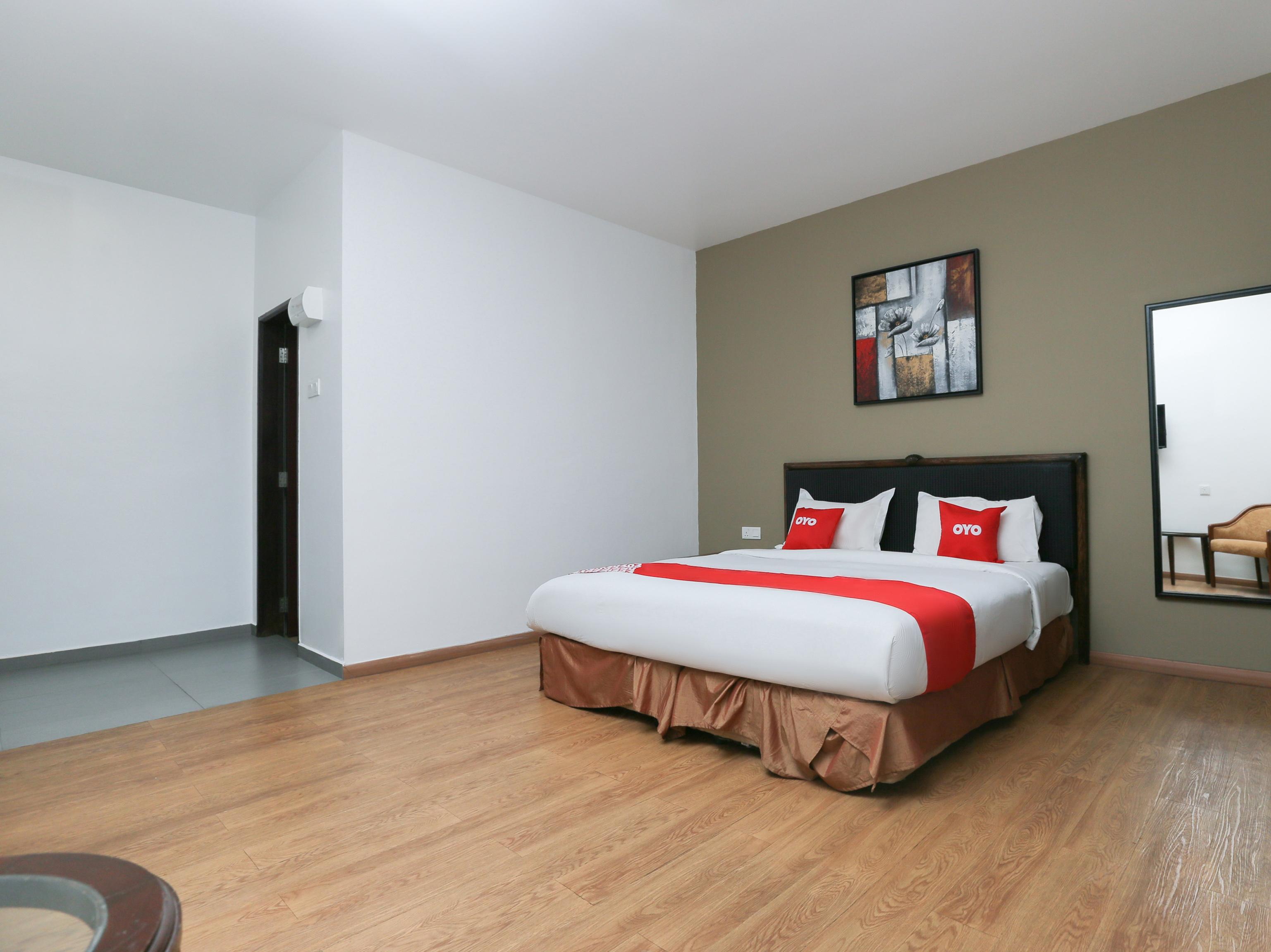 Oyo 89915 East Mount Hotel Kukup Kültér fotó