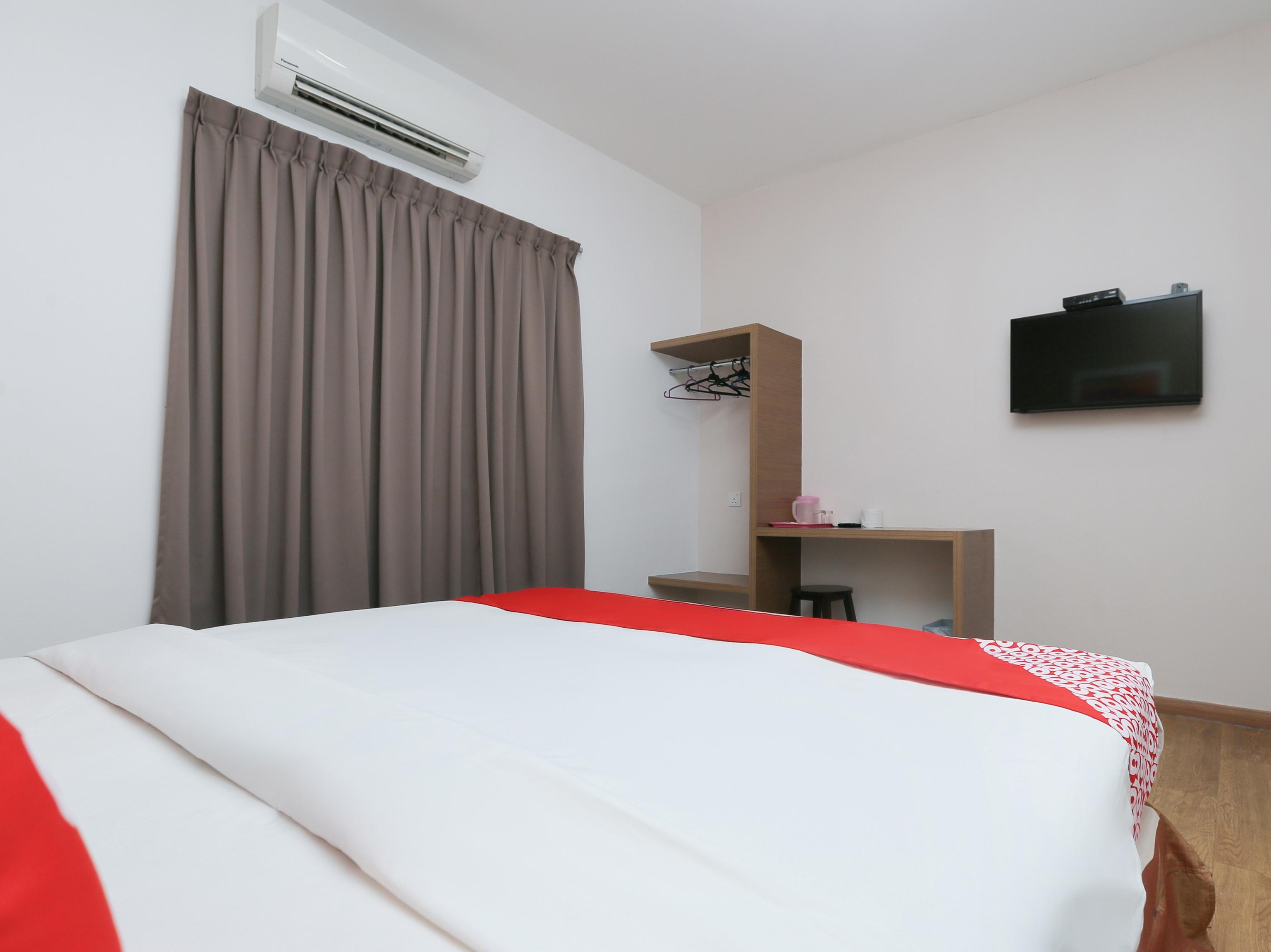 Oyo 89915 East Mount Hotel Kukup Kültér fotó