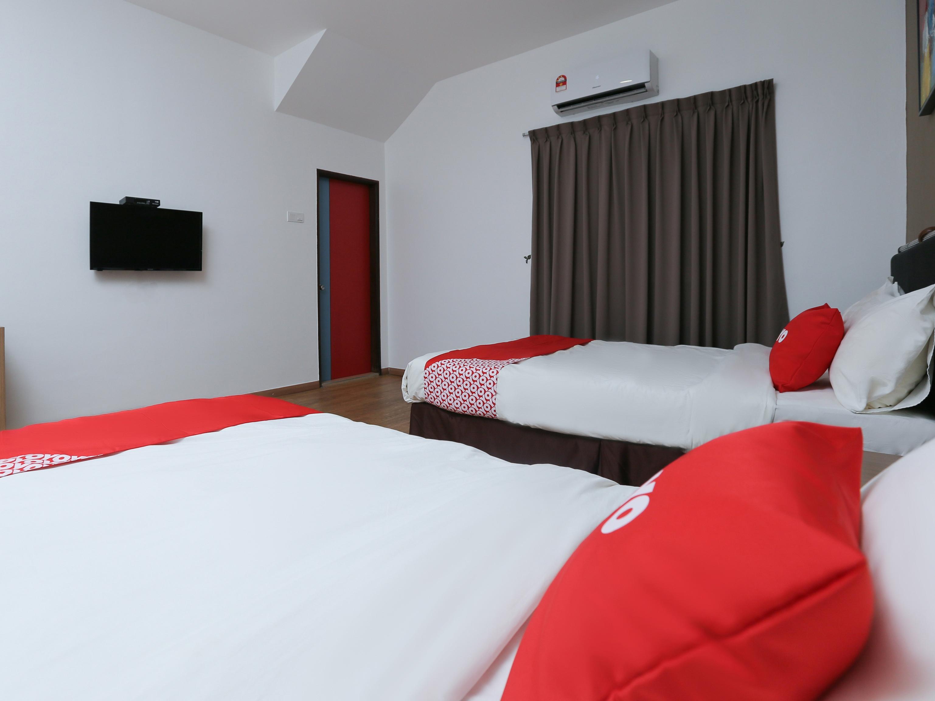 Oyo 89915 East Mount Hotel Kukup Kültér fotó