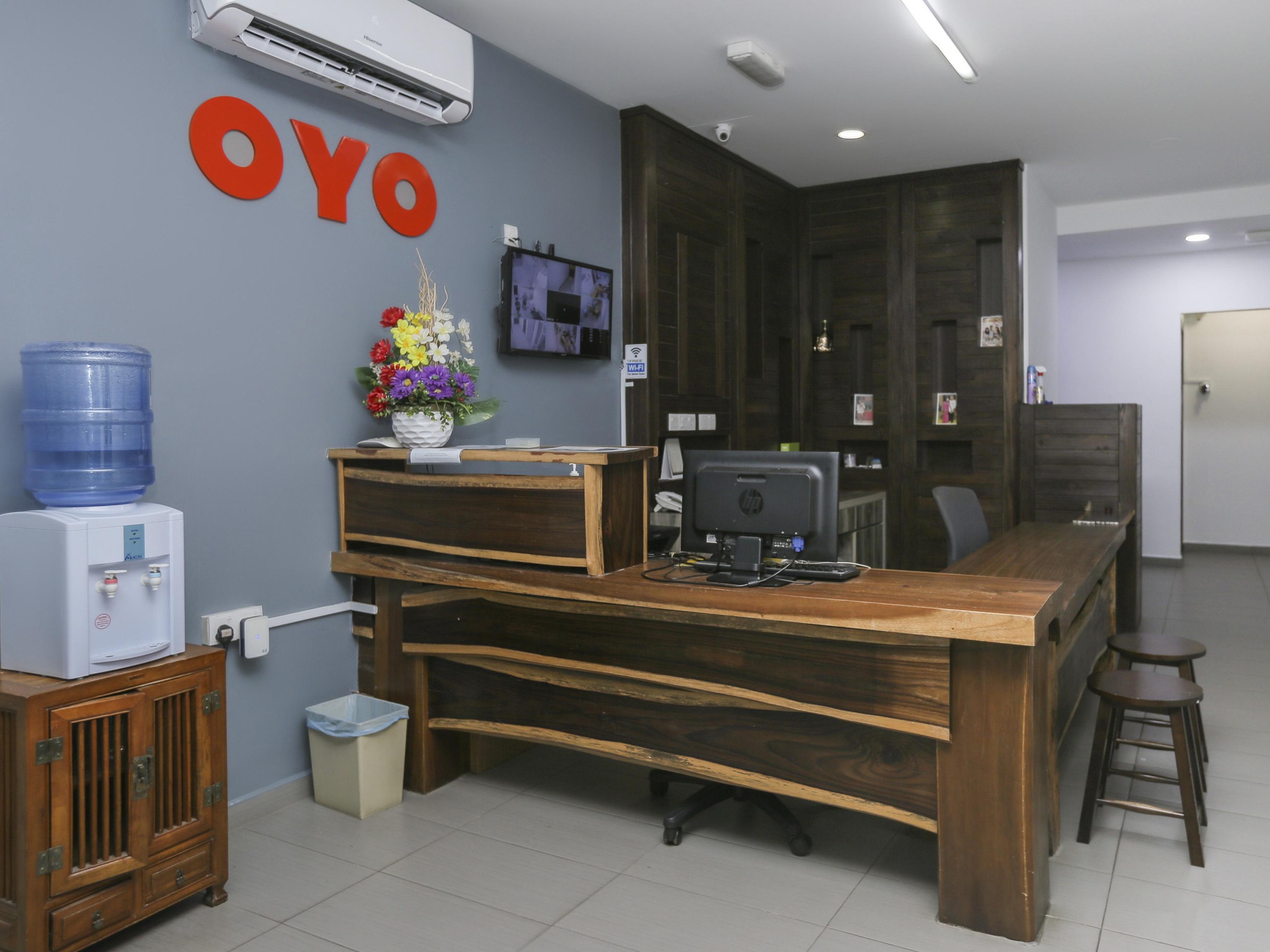 Oyo 89915 East Mount Hotel Kukup Kültér fotó