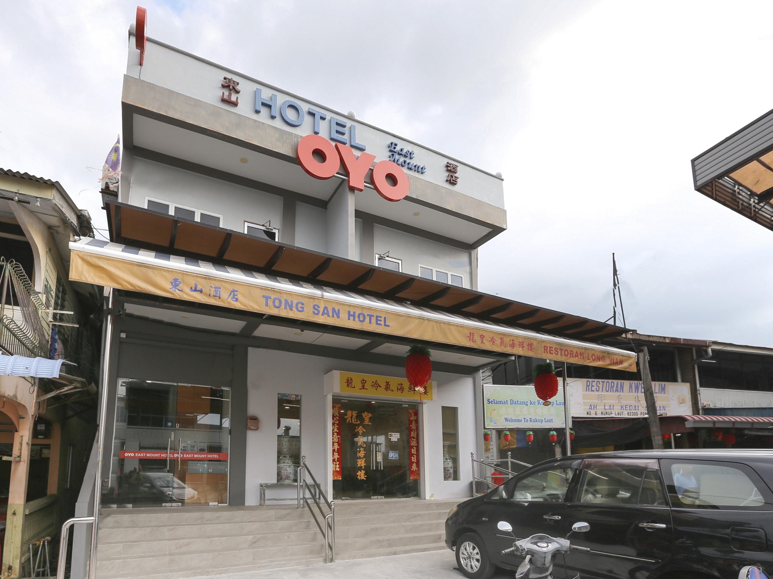 Oyo 89915 East Mount Hotel Kukup Kültér fotó