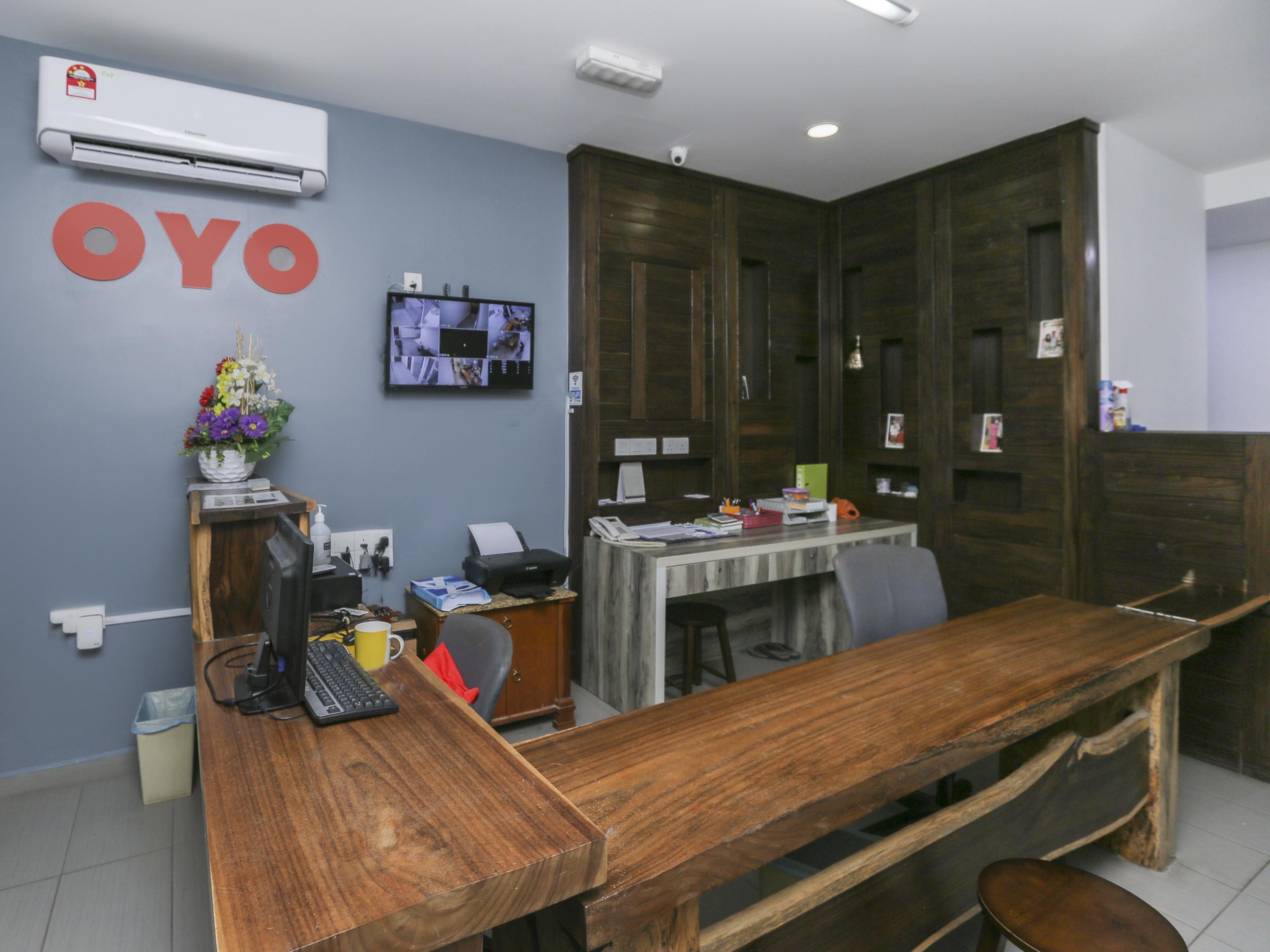 Oyo 89915 East Mount Hotel Kukup Kültér fotó