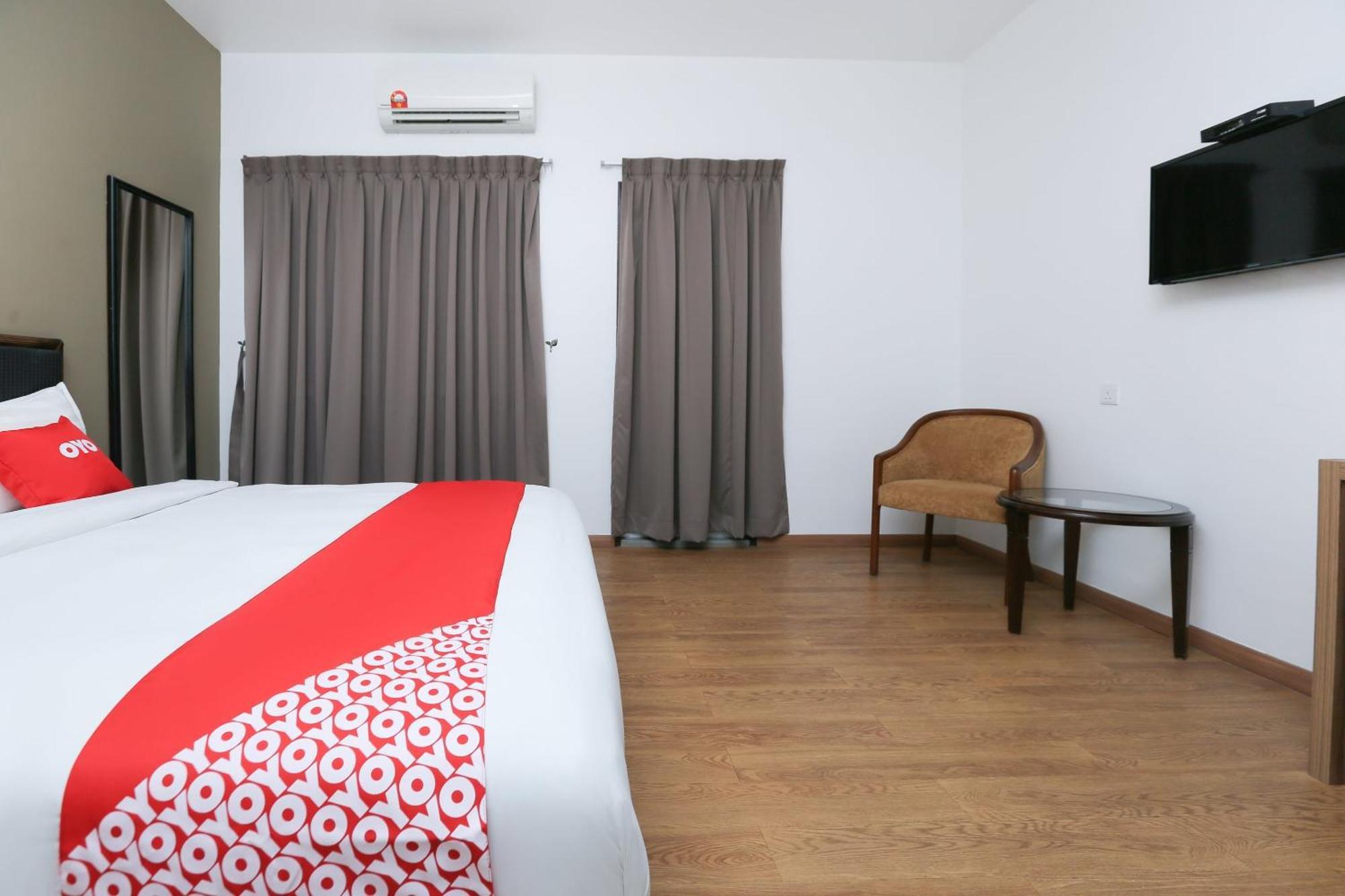 Oyo 89915 East Mount Hotel Kukup Kültér fotó