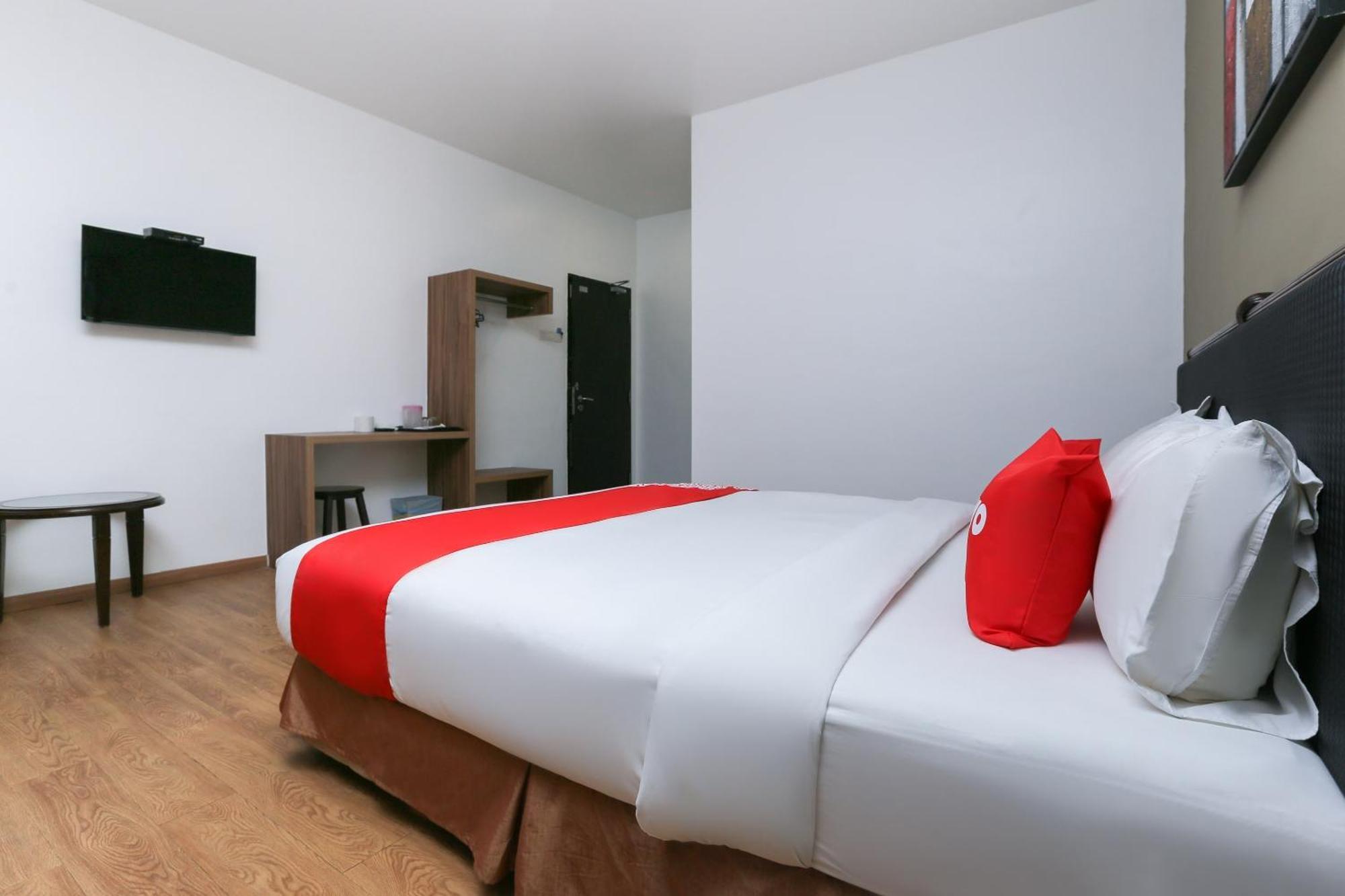 Oyo 89915 East Mount Hotel Kukup Kültér fotó