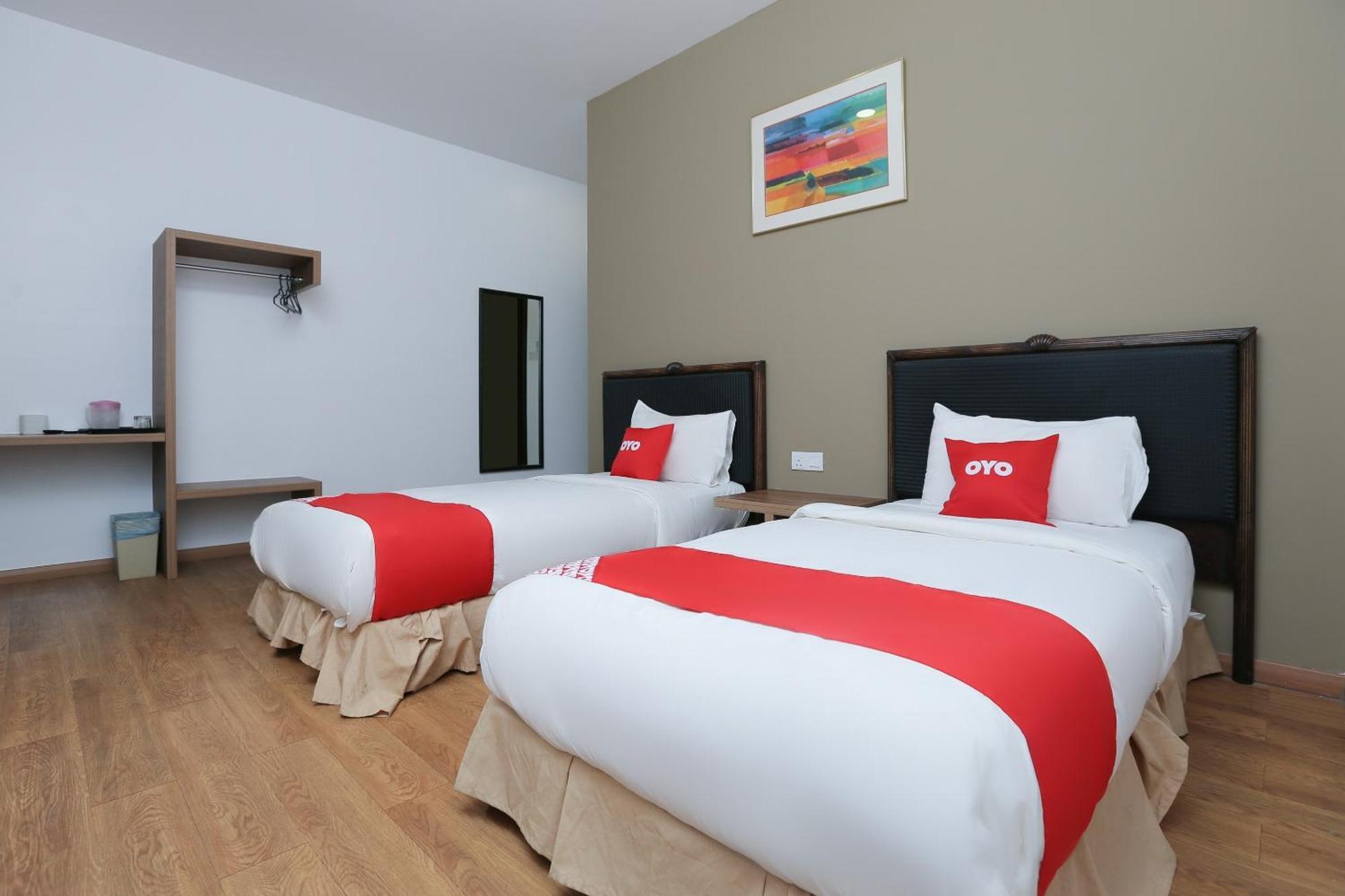 Oyo 89915 East Mount Hotel Kukup Kültér fotó