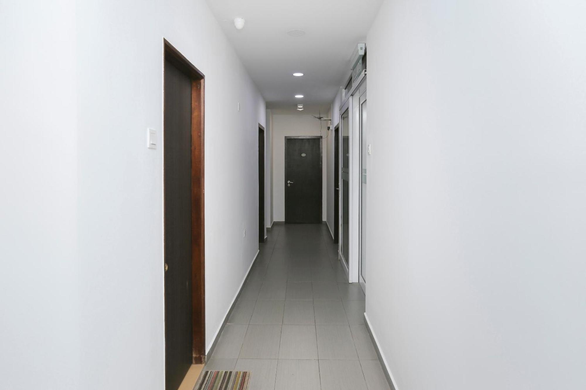 Oyo 89915 East Mount Hotel Kukup Kültér fotó