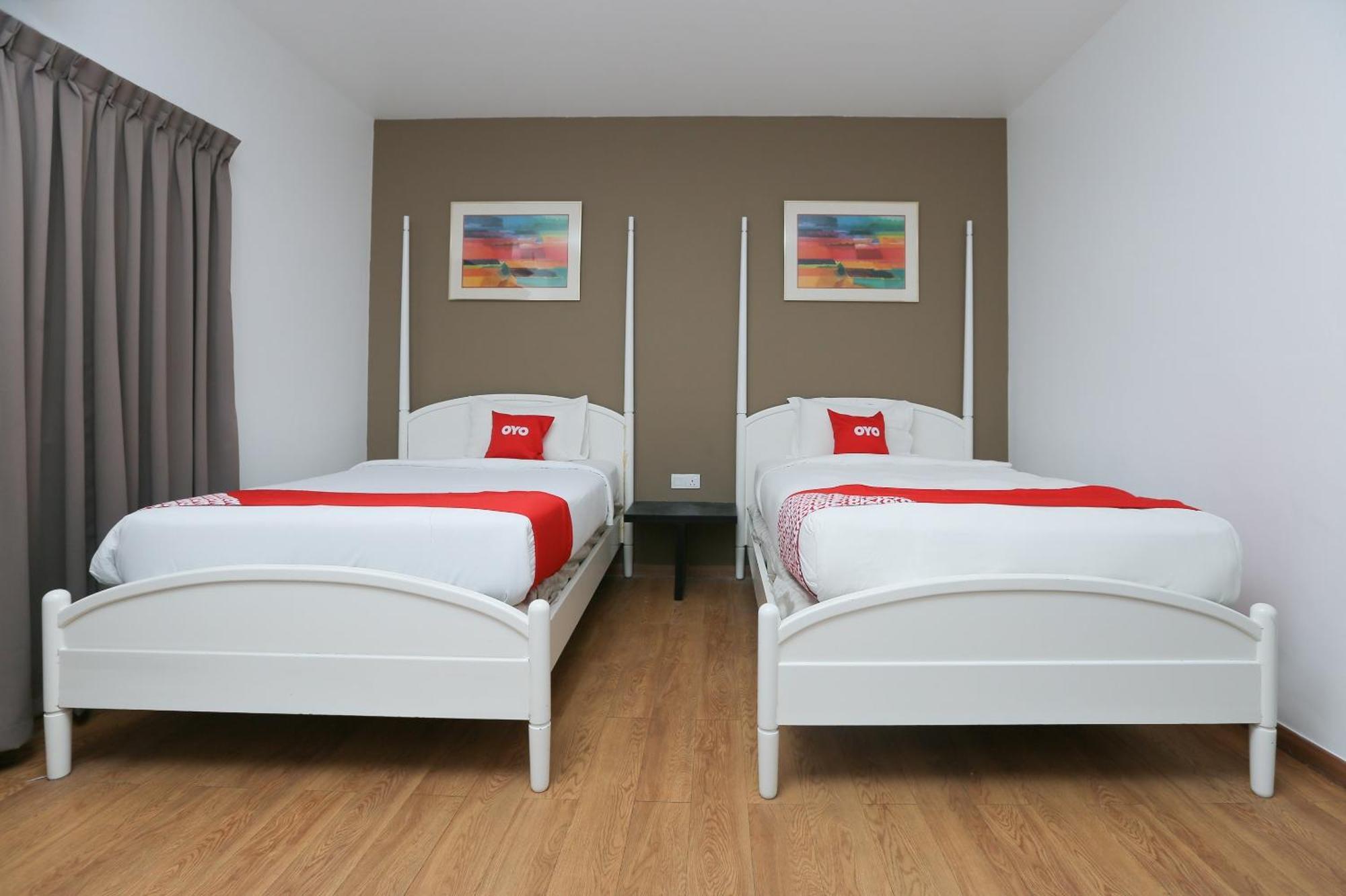 Oyo 89915 East Mount Hotel Kukup Kültér fotó