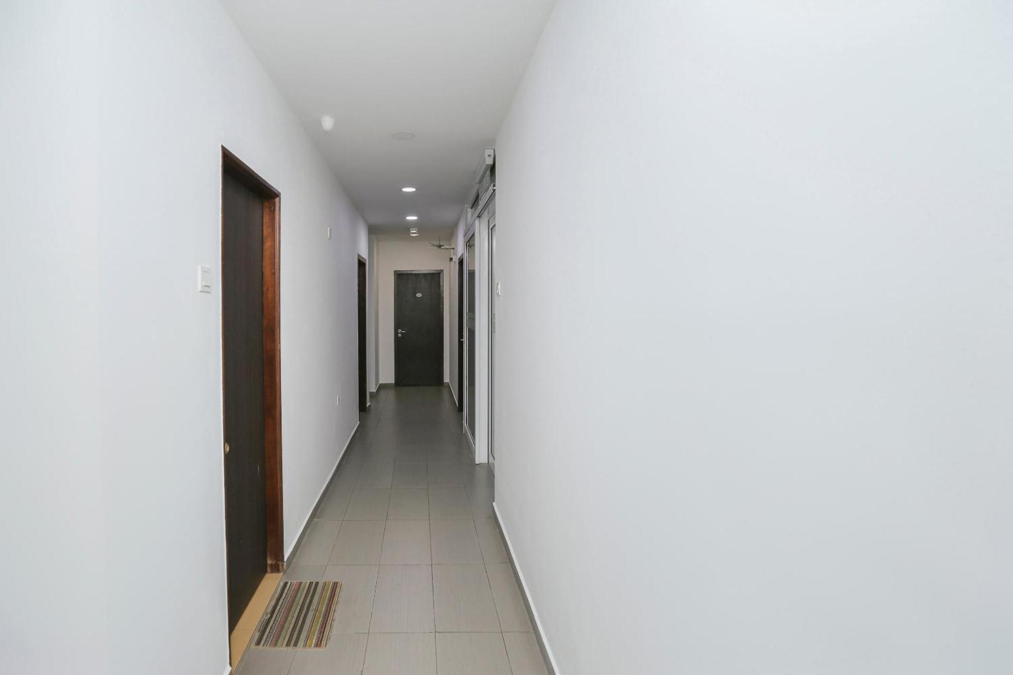 Oyo 89915 East Mount Hotel Kukup Kültér fotó