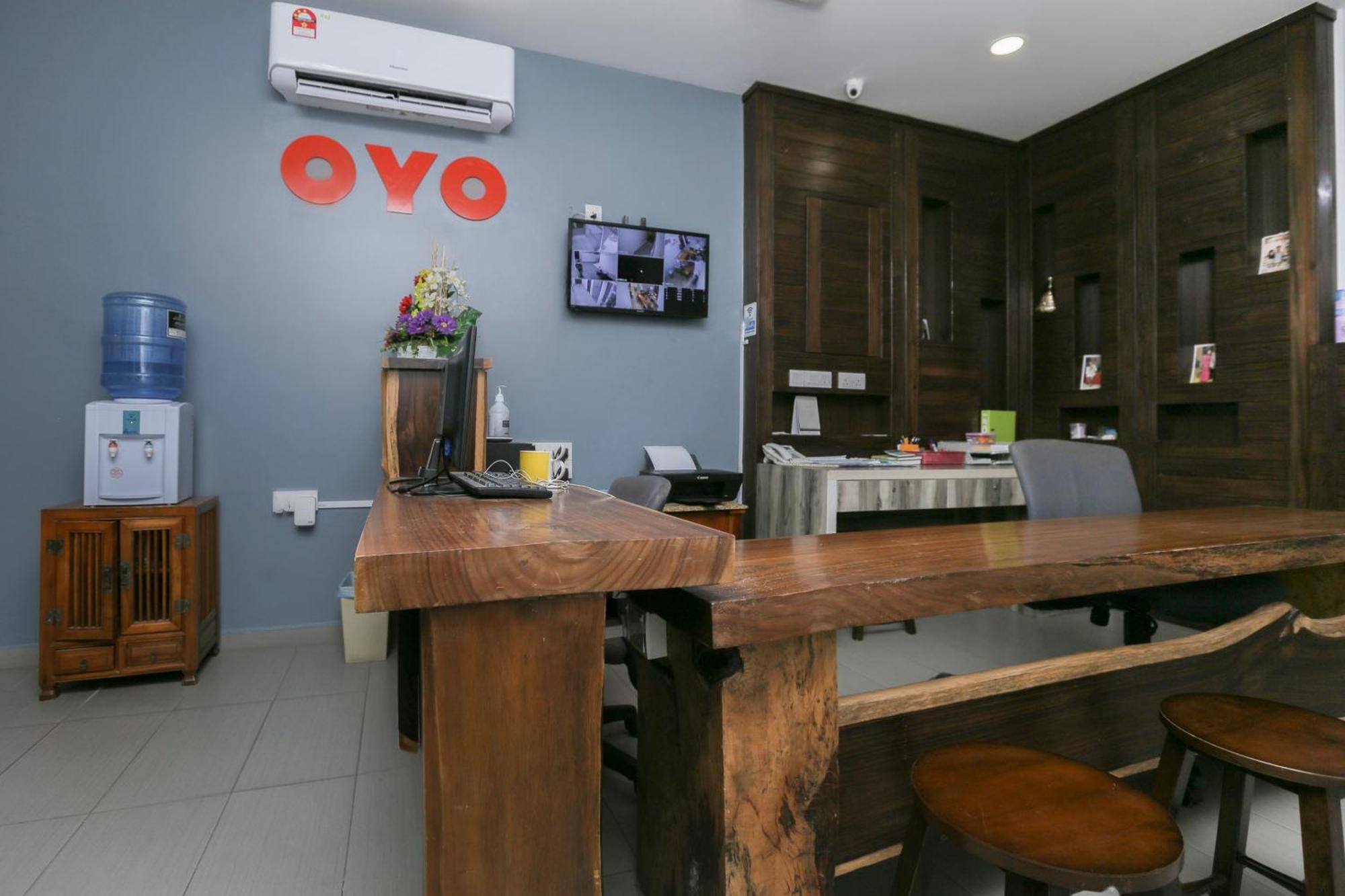 Oyo 89915 East Mount Hotel Kukup Kültér fotó