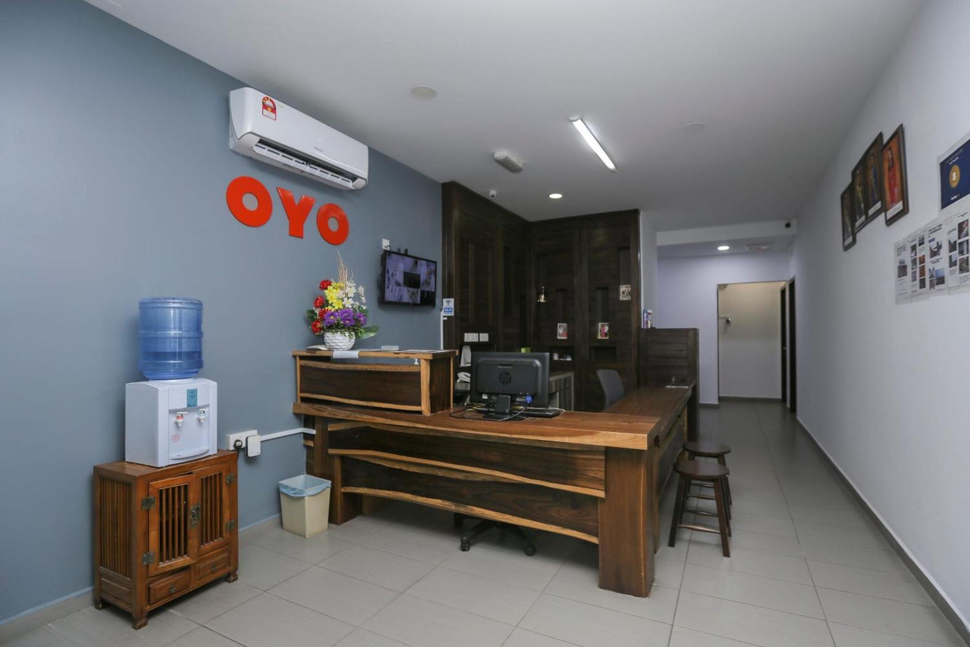 Oyo 89915 East Mount Hotel Kukup Kültér fotó
