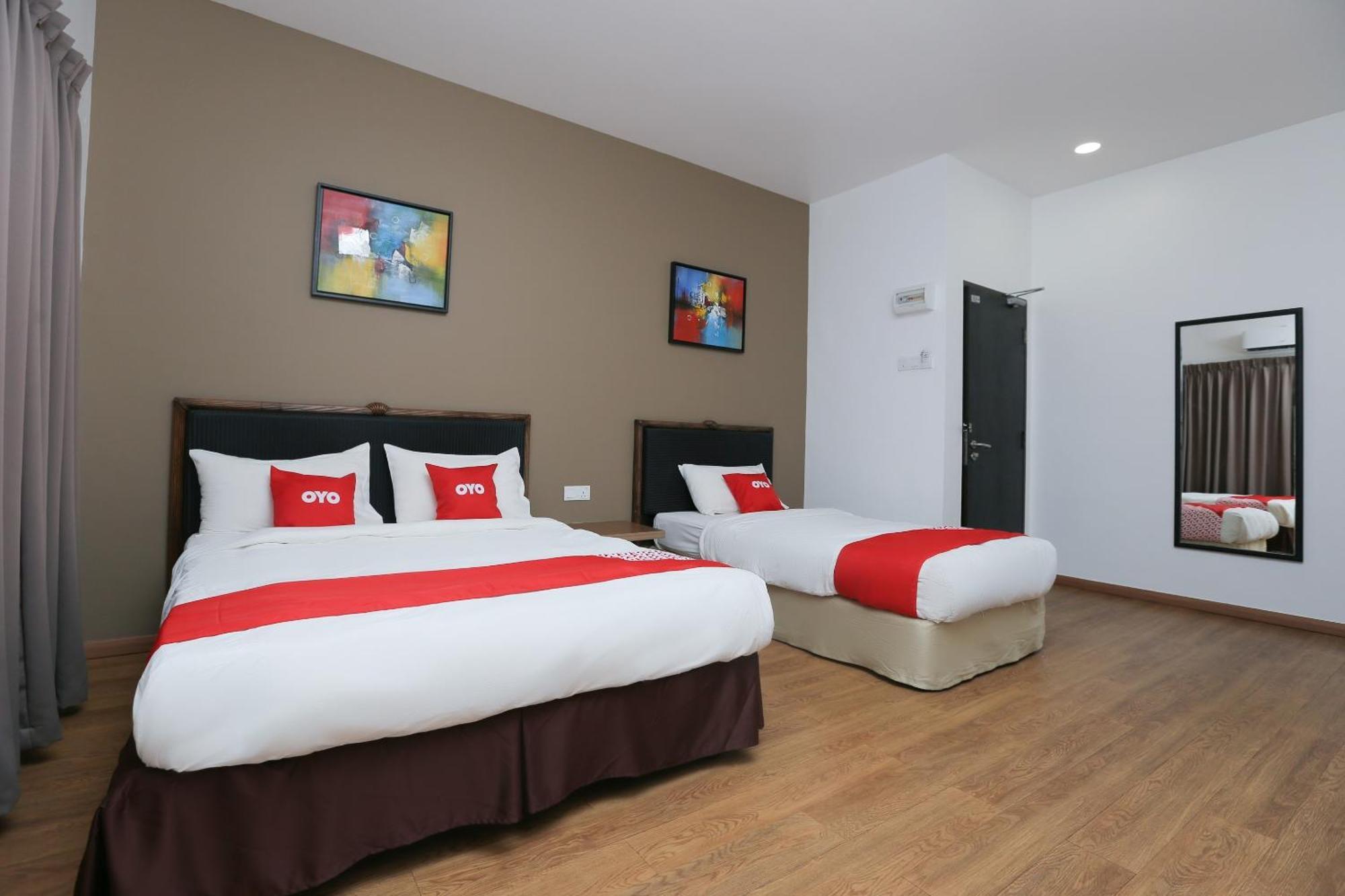 Oyo 89915 East Mount Hotel Kukup Kültér fotó