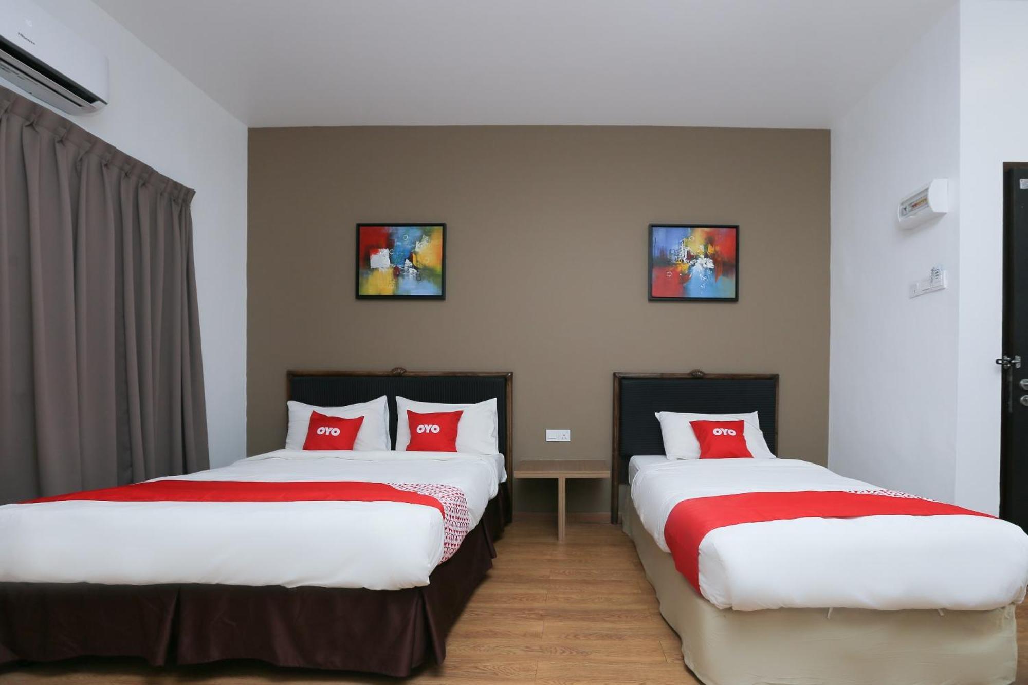 Oyo 89915 East Mount Hotel Kukup Kültér fotó