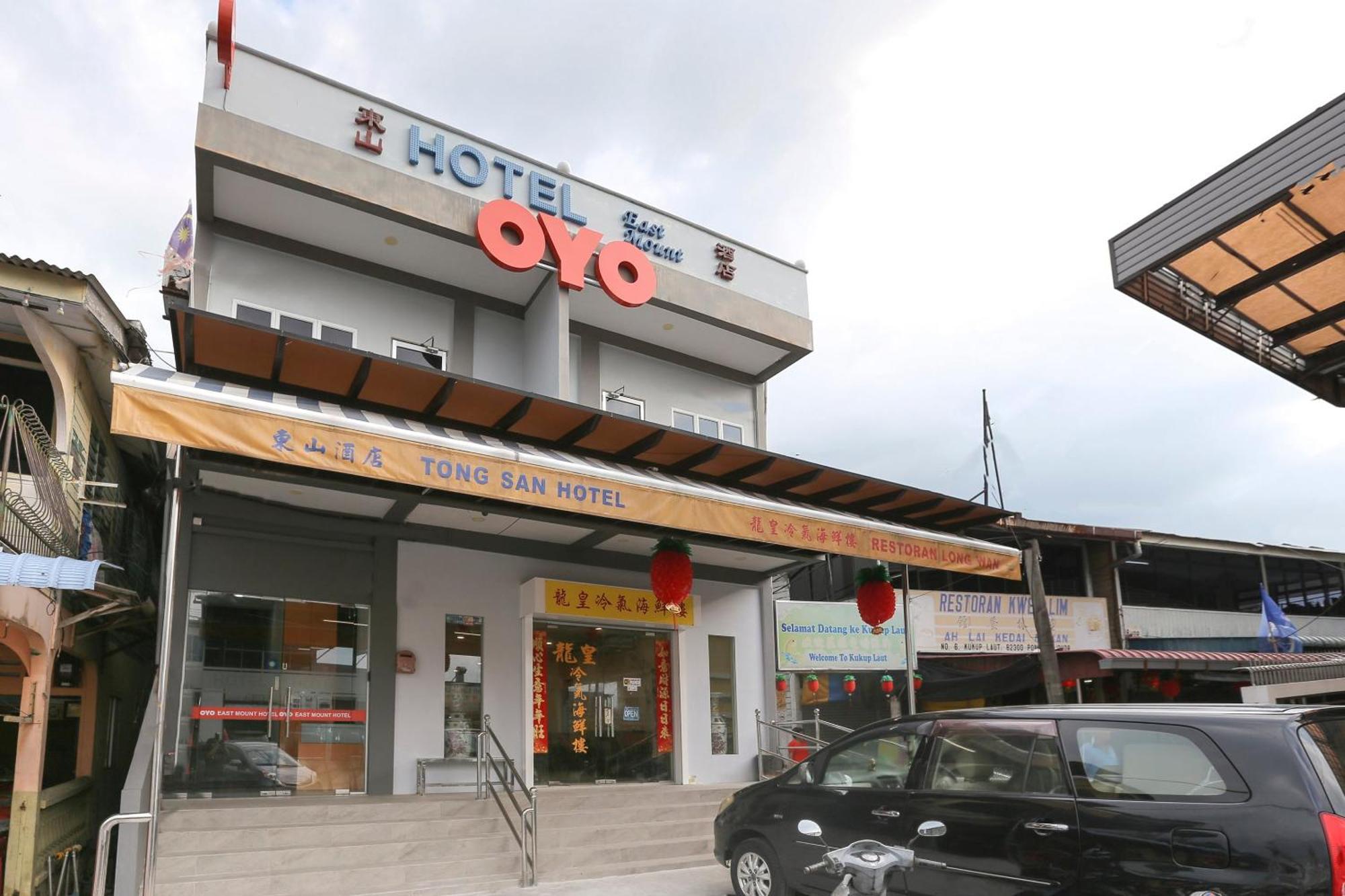 Oyo 89915 East Mount Hotel Kukup Kültér fotó