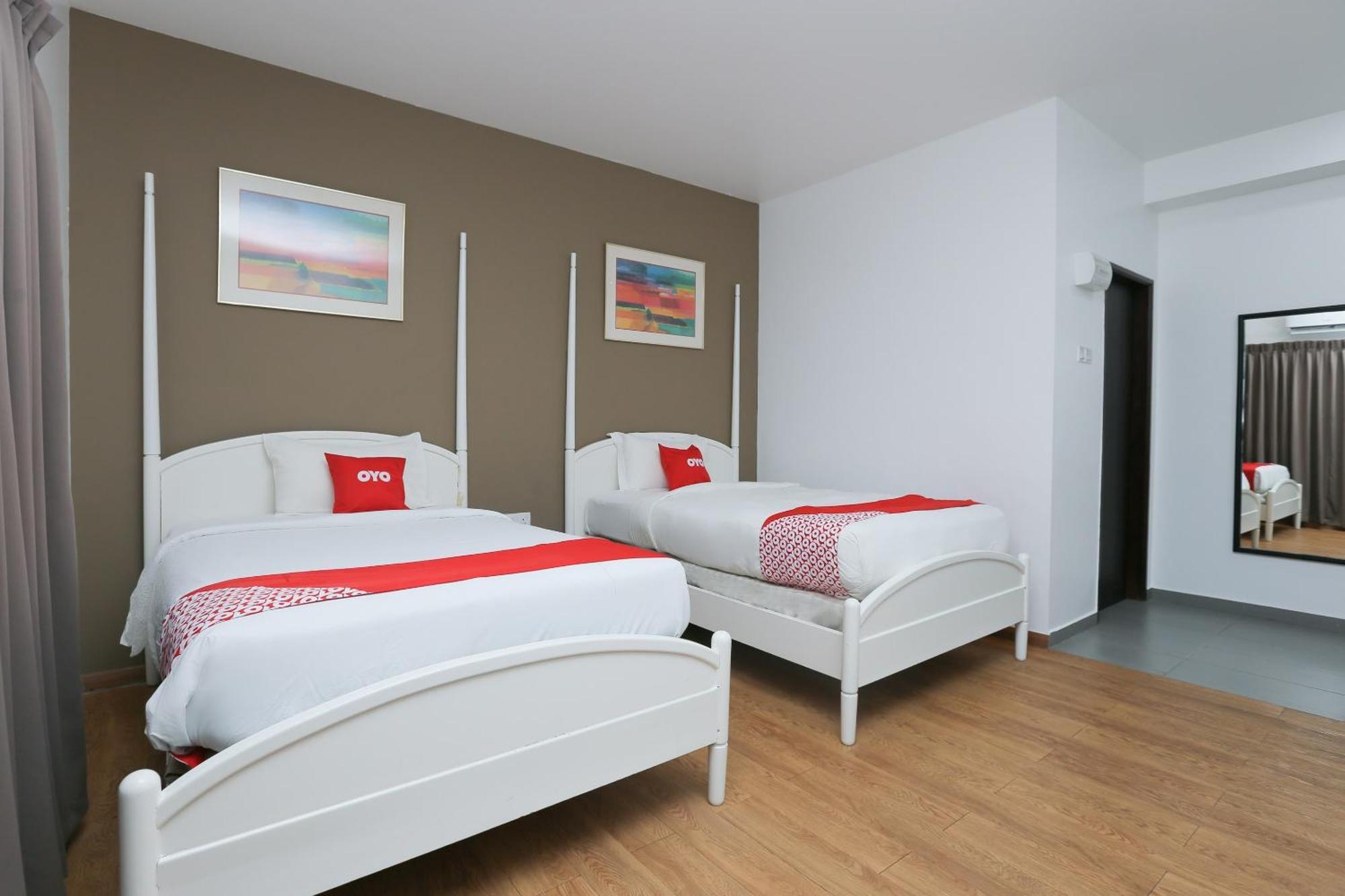 Oyo 89915 East Mount Hotel Kukup Kültér fotó
