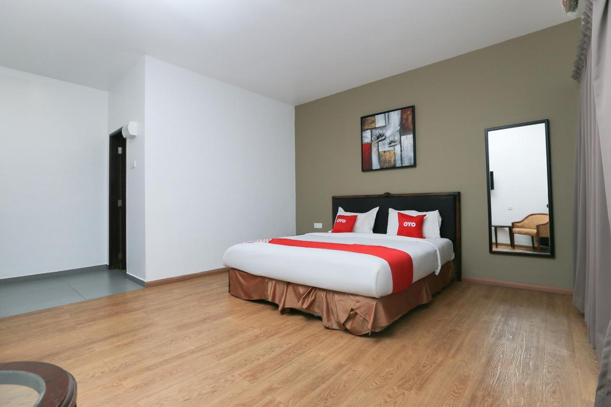 Oyo 89915 East Mount Hotel Kukup Kültér fotó