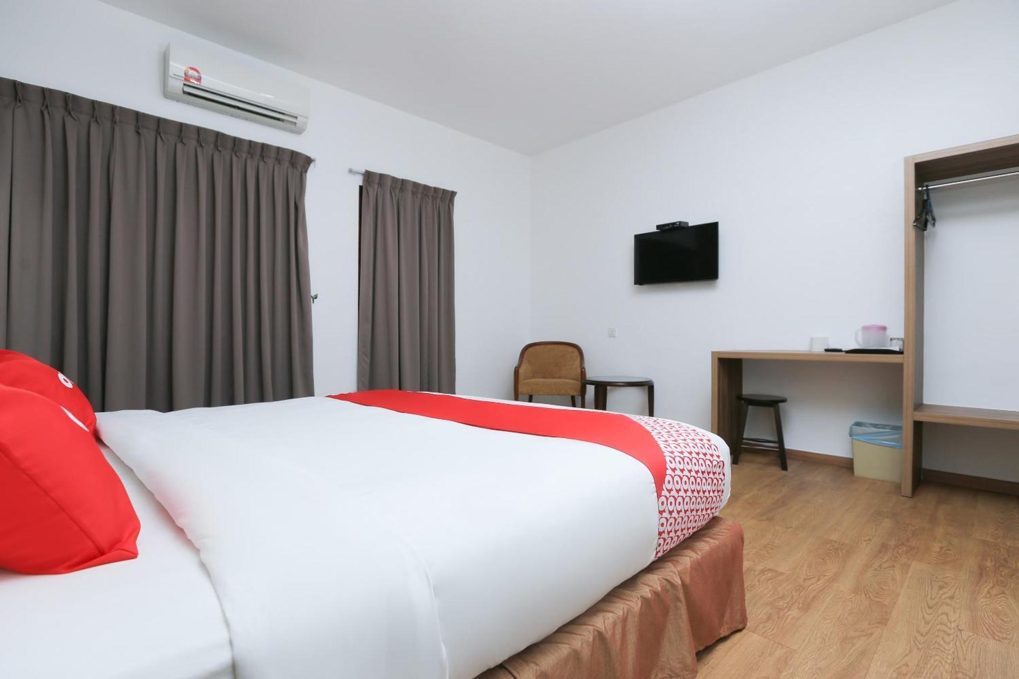Oyo 89915 East Mount Hotel Kukup Kültér fotó