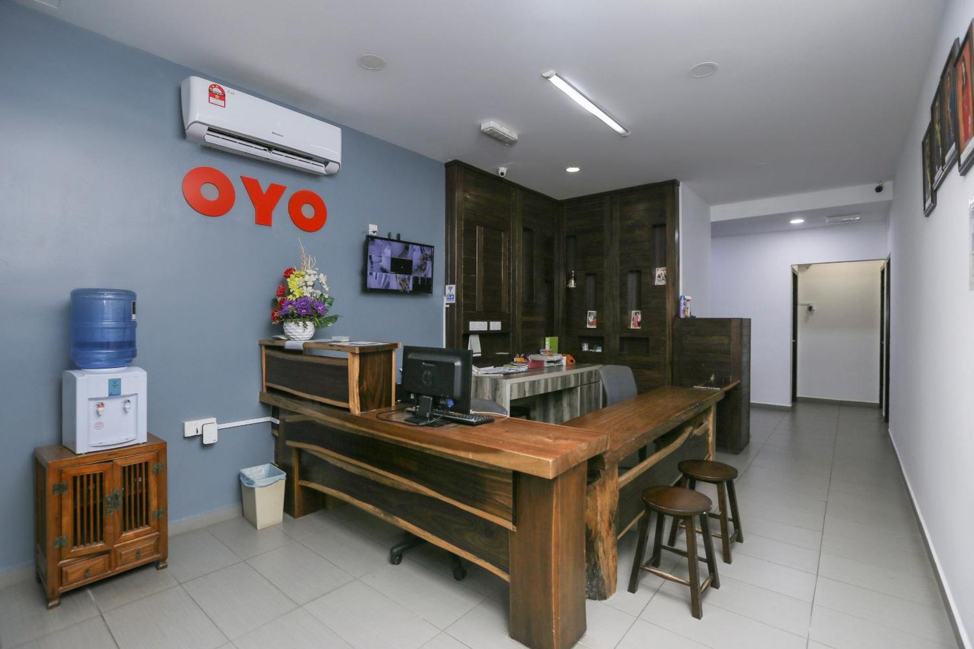 Oyo 89915 East Mount Hotel Kukup Kültér fotó