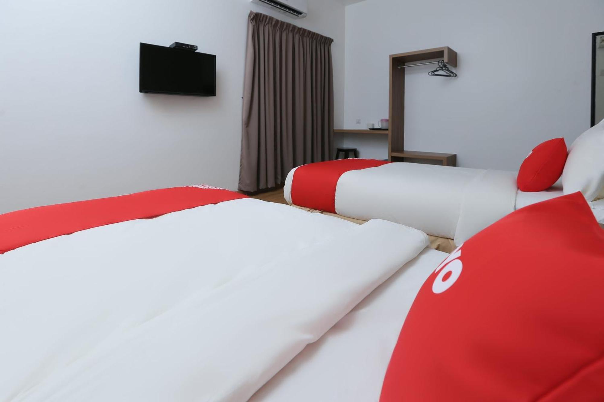 Oyo 89915 East Mount Hotel Kukup Kültér fotó